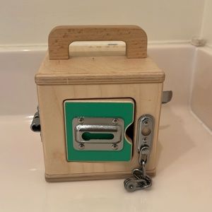 LovEvery Lockbox. Used but great condition. For Months 19, 20, 21.